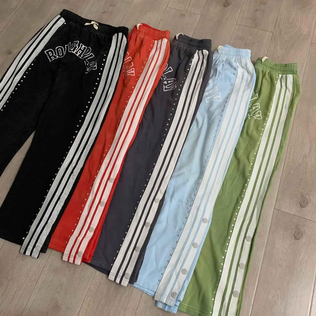 Roughplay Arch Logo Studded Stripe 卫裤 19