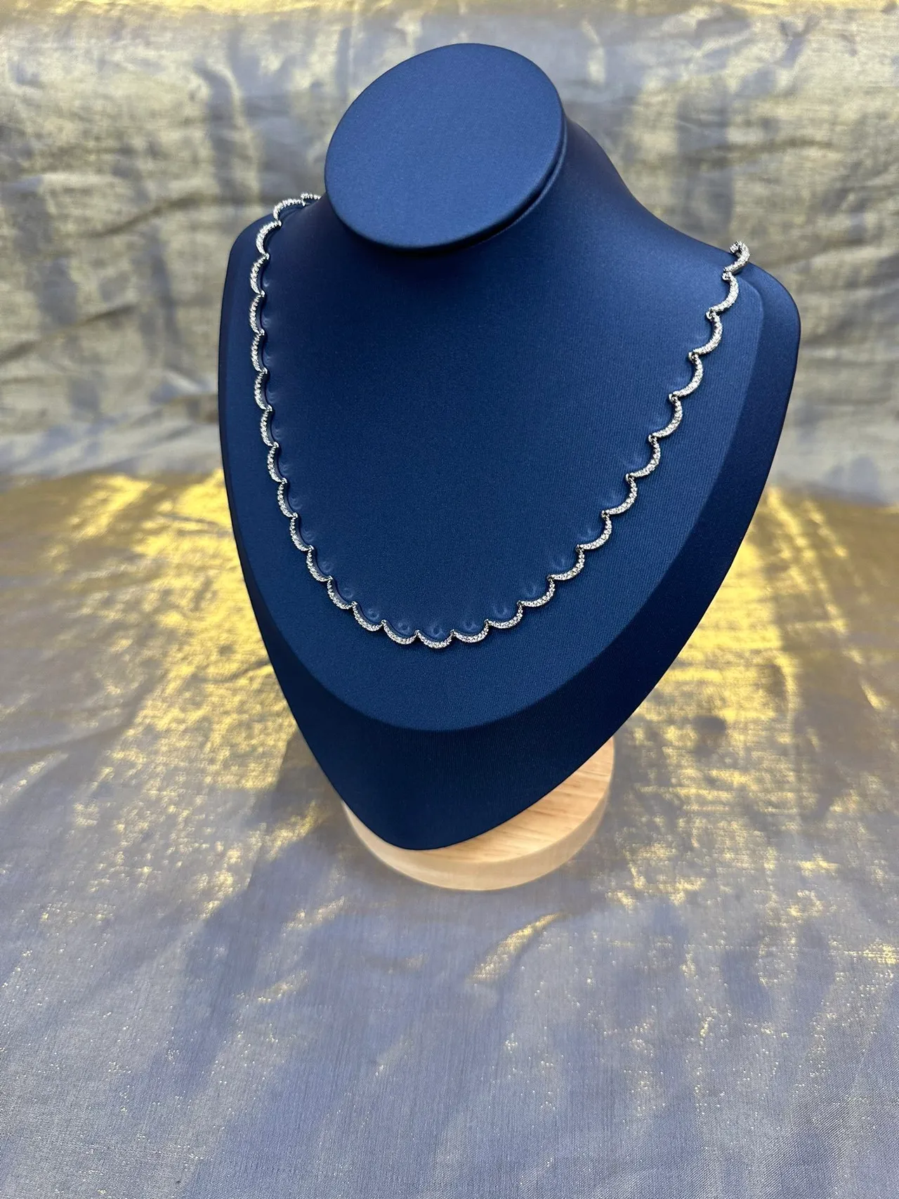 Scalloped Edge Pavé-Style Silver Chain Necklace 8