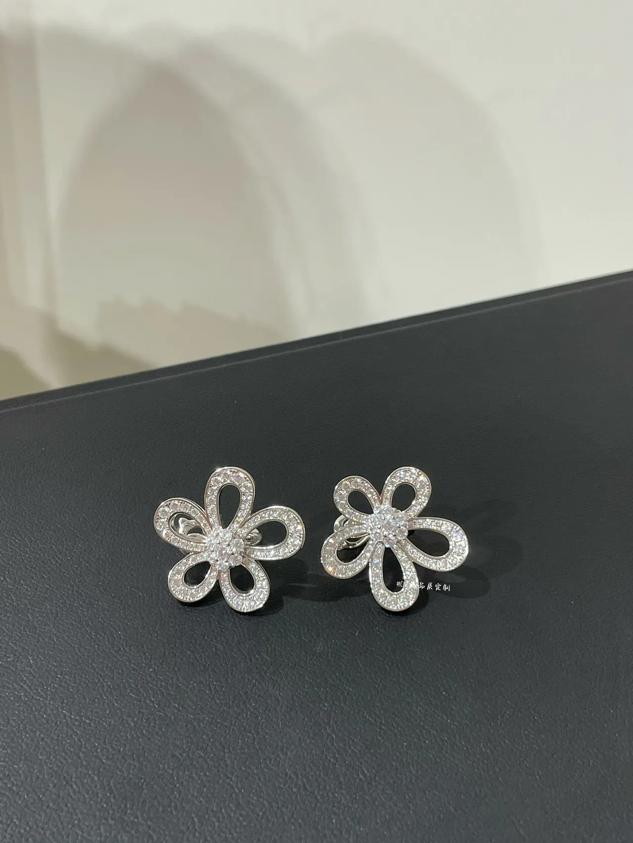 Silver Flower-Shaped Pavé-Set Necklace 3