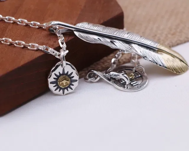 Silver Gold Feather-Shaped Pendant Two-Tone Metal Necklace 3