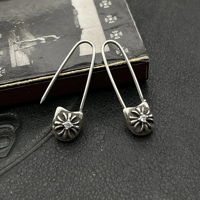 Broche en silhouette d'épinglette de sécurité avec motif floral argent et or 7