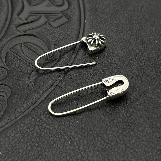 Broche en silhouette d'épinglette de sécurité avec motif floral argent et or 8