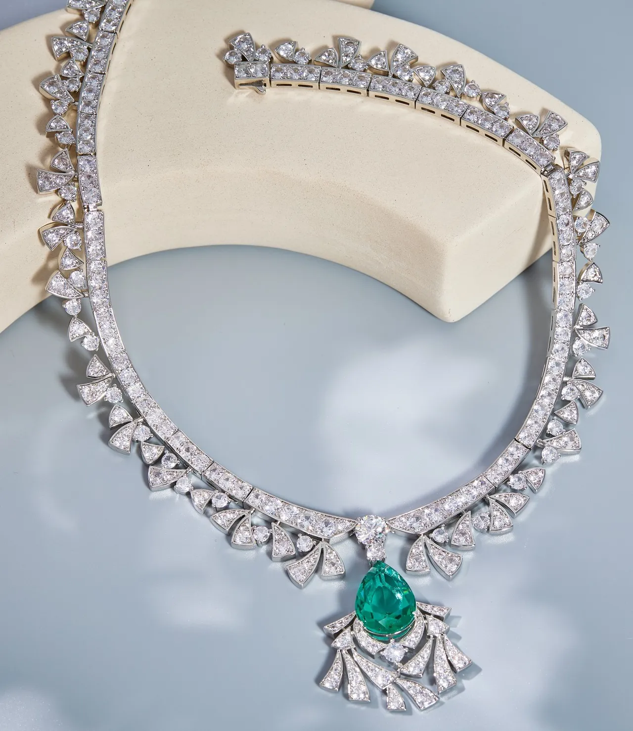 Silver Green High-Jewelry Collar Pavé-Set Diamonds Necklace 5