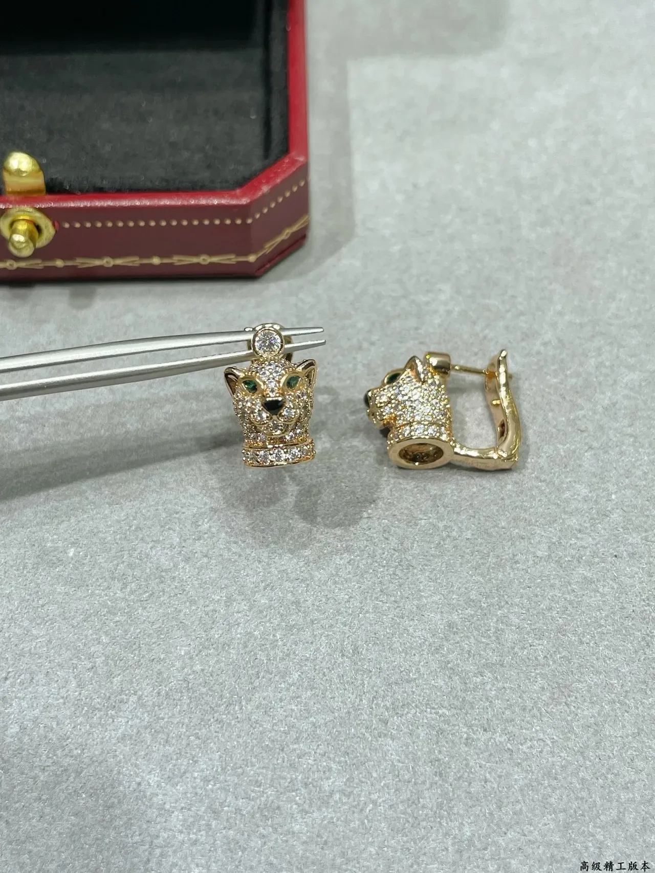 Silver Green Pavé-Set Animal-Head Motif Earrings 4