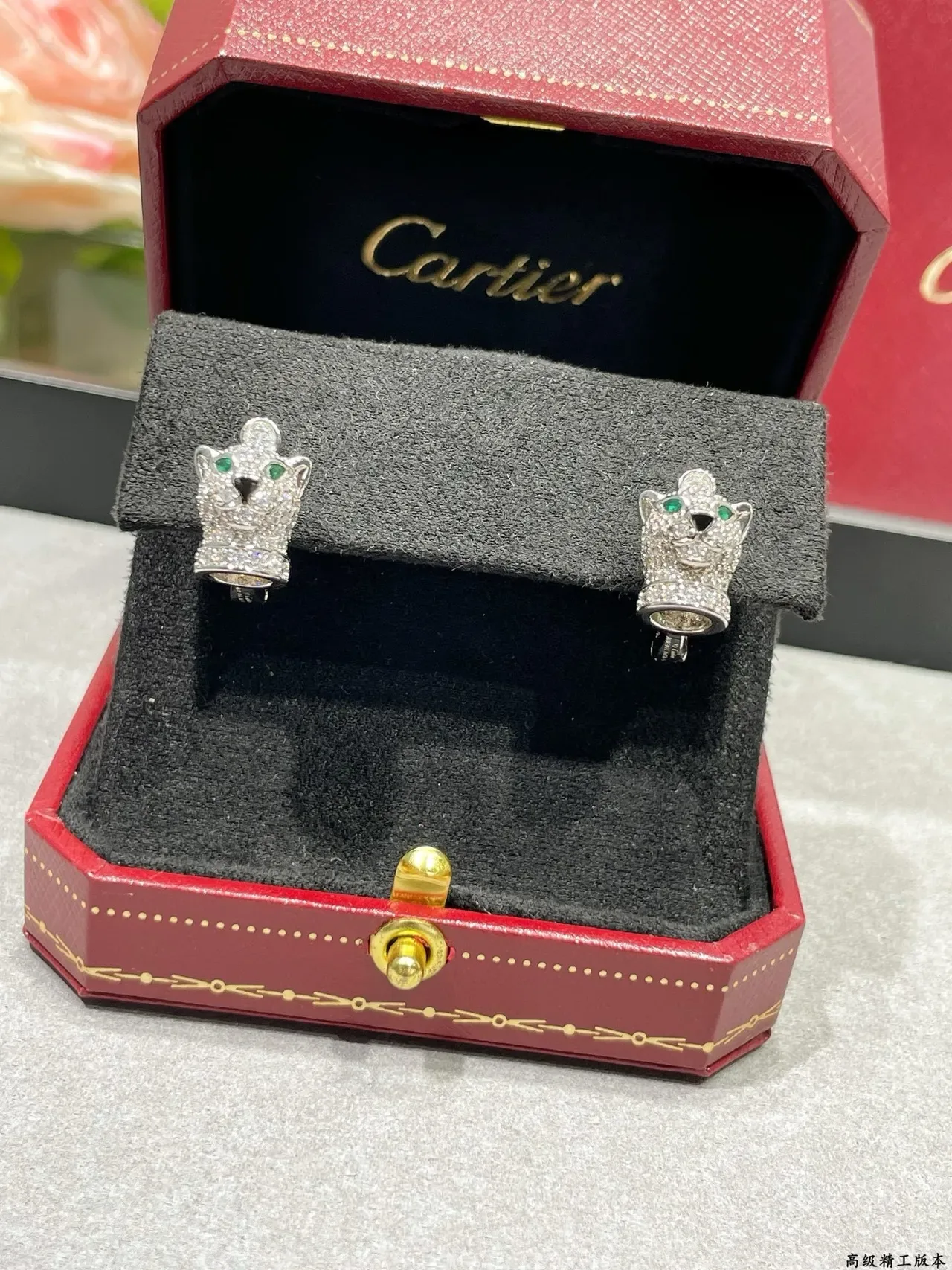 Silver Green Pavé-Set Animal-Head Motif Earrings 8