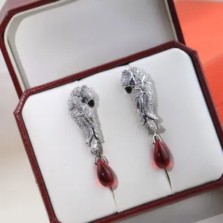 Brincos de prata com motivo de cabeça de animal em vermelho Pavé Crystal Setting