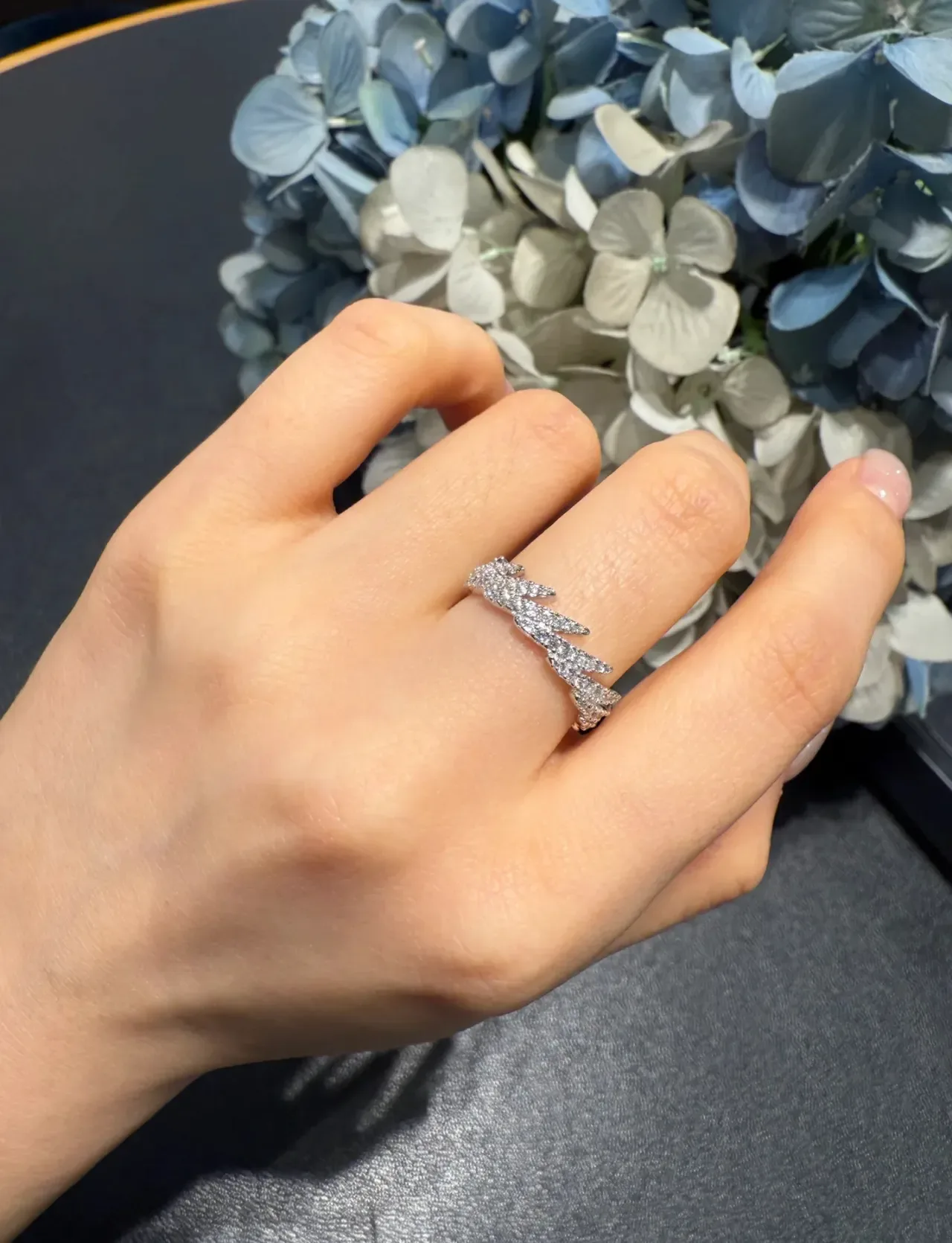 Silver-Tone Leaf Motif Pavé Ring 4