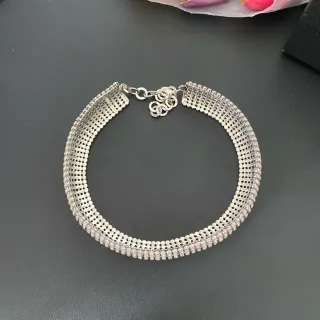 سوار شبكي متعدد الصفوف بلون فضي مع باڤيه