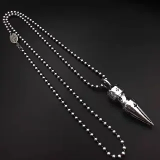 سلسلة كروية بلون فضي مع قلادة مسنونة