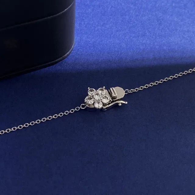 Silver Transparent Floral Cluster Pendant Faceted Clear Stones Necklace 3