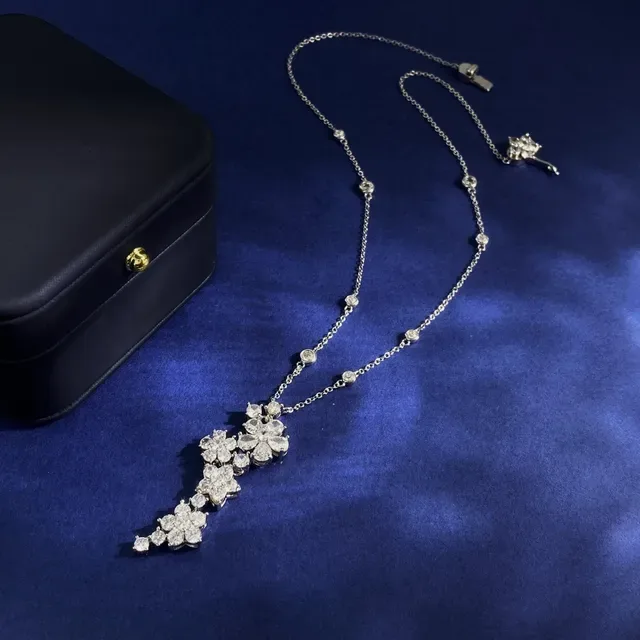 Silver Transparent Floral Cluster Pendant Faceted Clear Stones Necklace 9