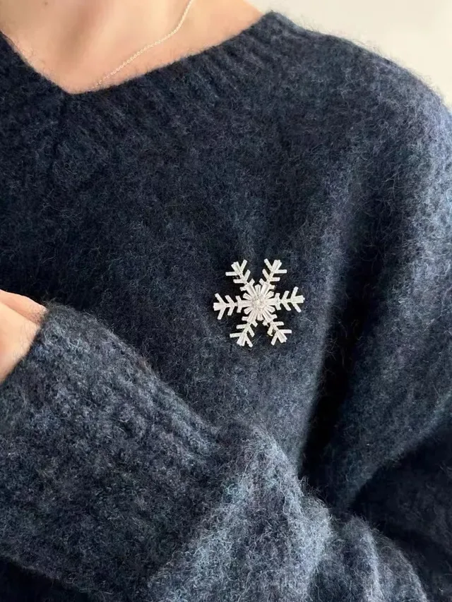 Silver Transparent Snowflake Silhouette Baguette-Cut Crystals Brooch 3