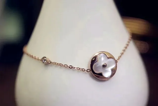 Silver White Fine Chain Floral Pendant Necklace 3
