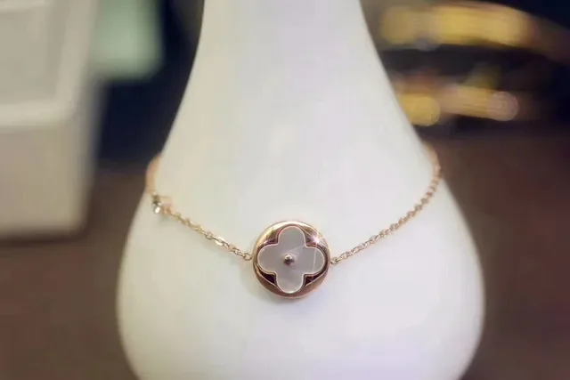 Silver White Fine Chain Floral Pendant Necklace 4