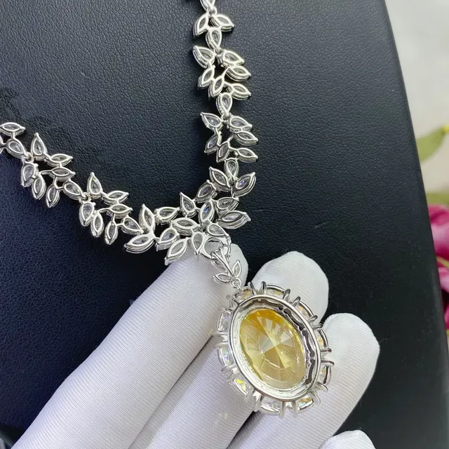 Silver Yellow Leaf-Motif Chain Oval Center Stone Necklace 3