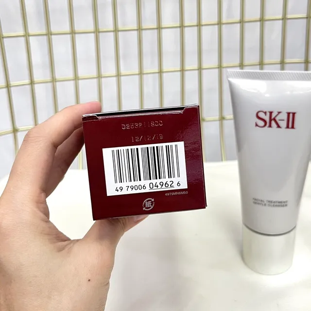 SK-II Facial Treatment Gentle Cleanser White Silver Matte Tube Chrome-Finish Cap Perfume 3