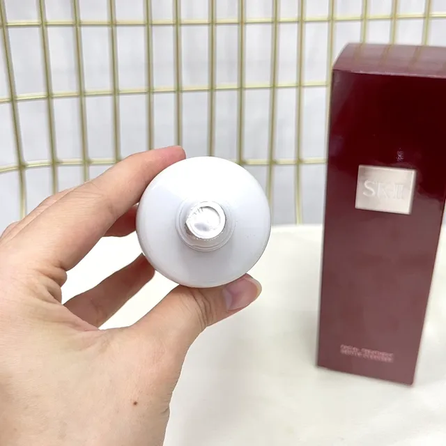 SK-II Facial Treatment Gentle Cleanser White Silver Matte Tube Chrome-Finish Cap Perfume 4