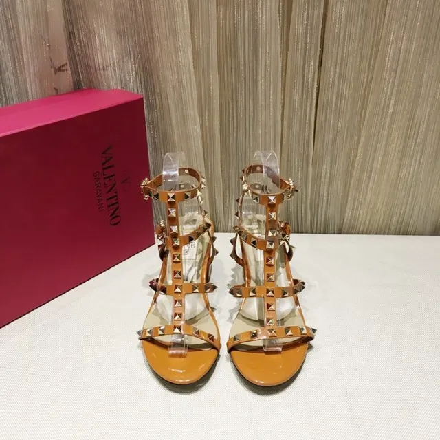 Sandales Gladiator à talon bloc multi-sangles rivetées en tan 7