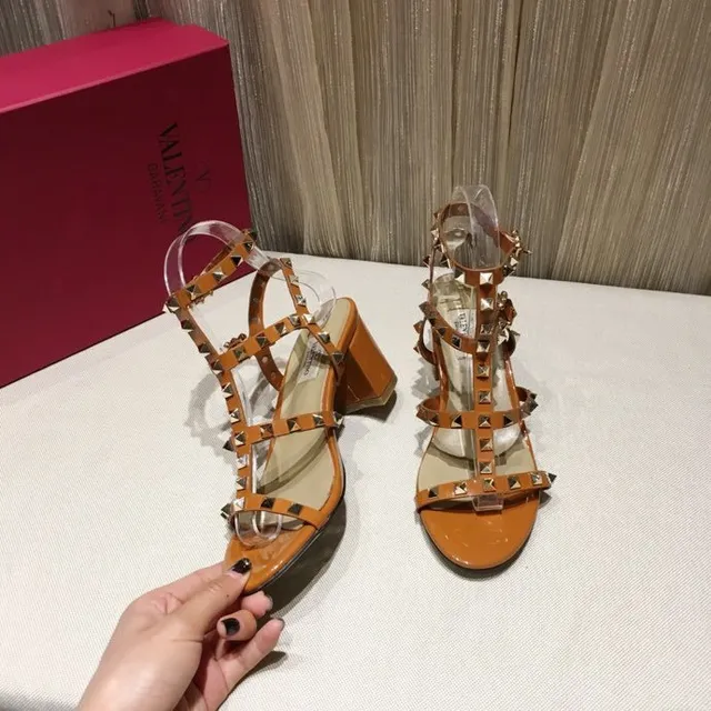 Sandales Gladiator à talon bloc multi-sangles rivetées en tan 8