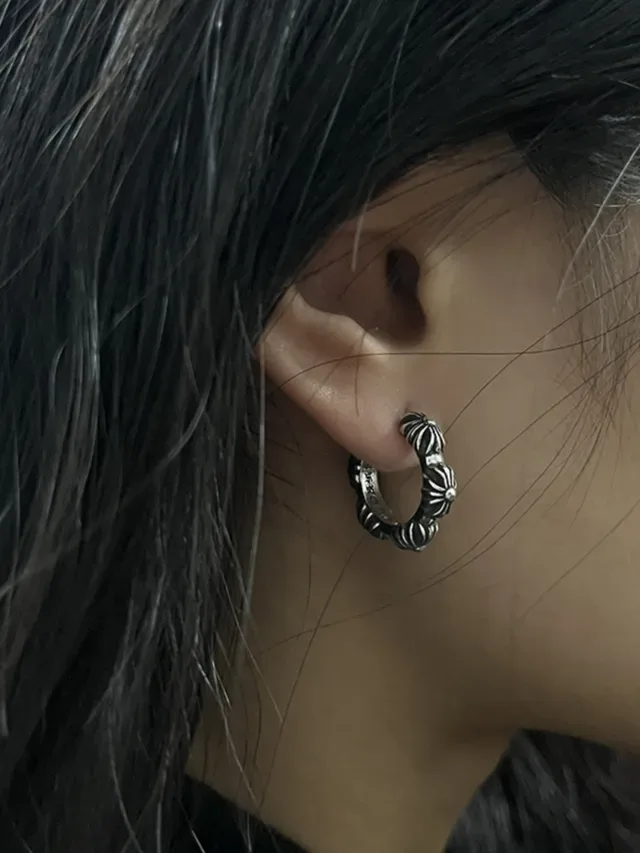 Textured Petal Motif Silver Hoop Earrings 3