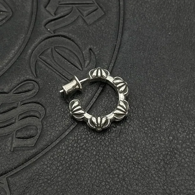 Textured Petal Motif Silver Hoop Earrings 4