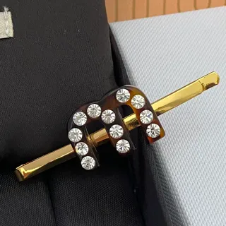 Broche de caparazón de tortuga y cristal tono dorado motivo H