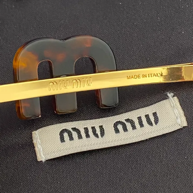 Broche de caparazão de tartaruga e cristal dourado motivo H 3