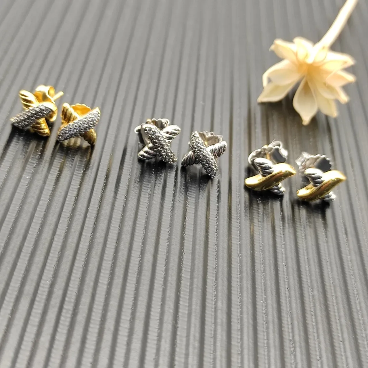 Twisted Rope Pavé Diamond X-Shaped Stud Earrings 3