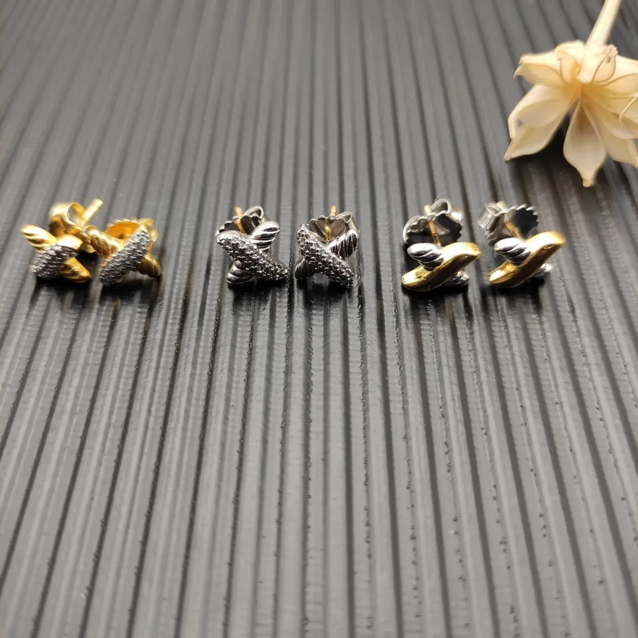 Twisted Rope Pavé Diamond X-Shaped Stud Earrings 4