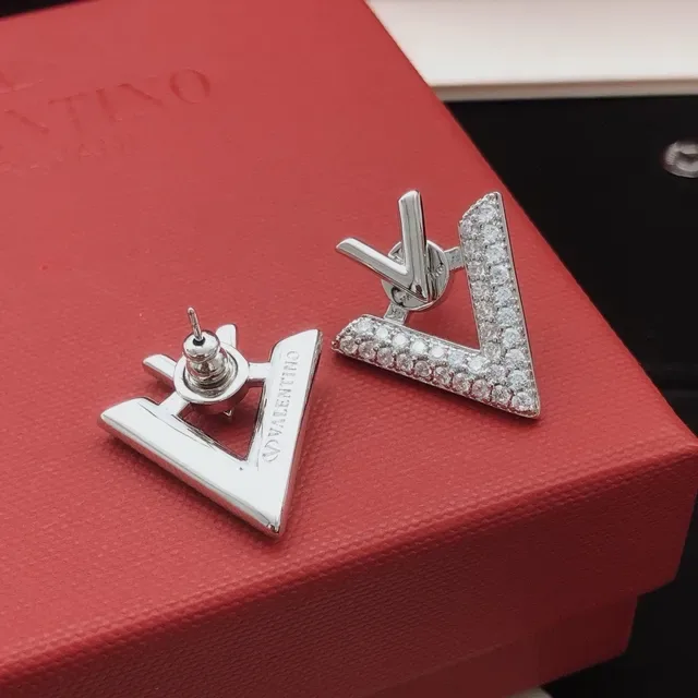 V-Shaped Pavé Stud Earrings 6
