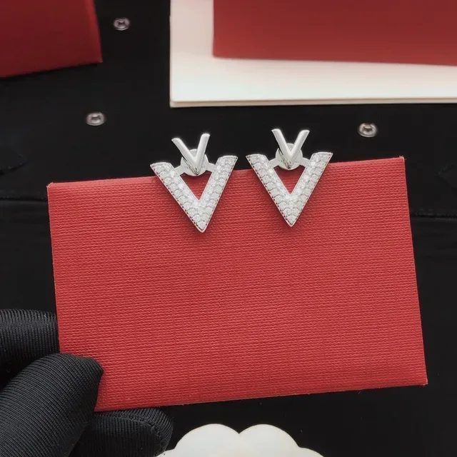 V-Shaped Pavé Stud Earrings 7