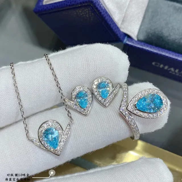 V-Shaped Teardrop Aquamarine and Pavé Diamond Pendant Necklace 2