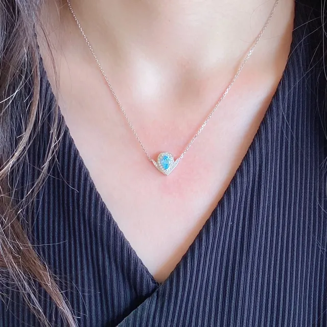 V-Shaped Teardrop Aquamarine and Pavé Diamond Pendant Necklace 9