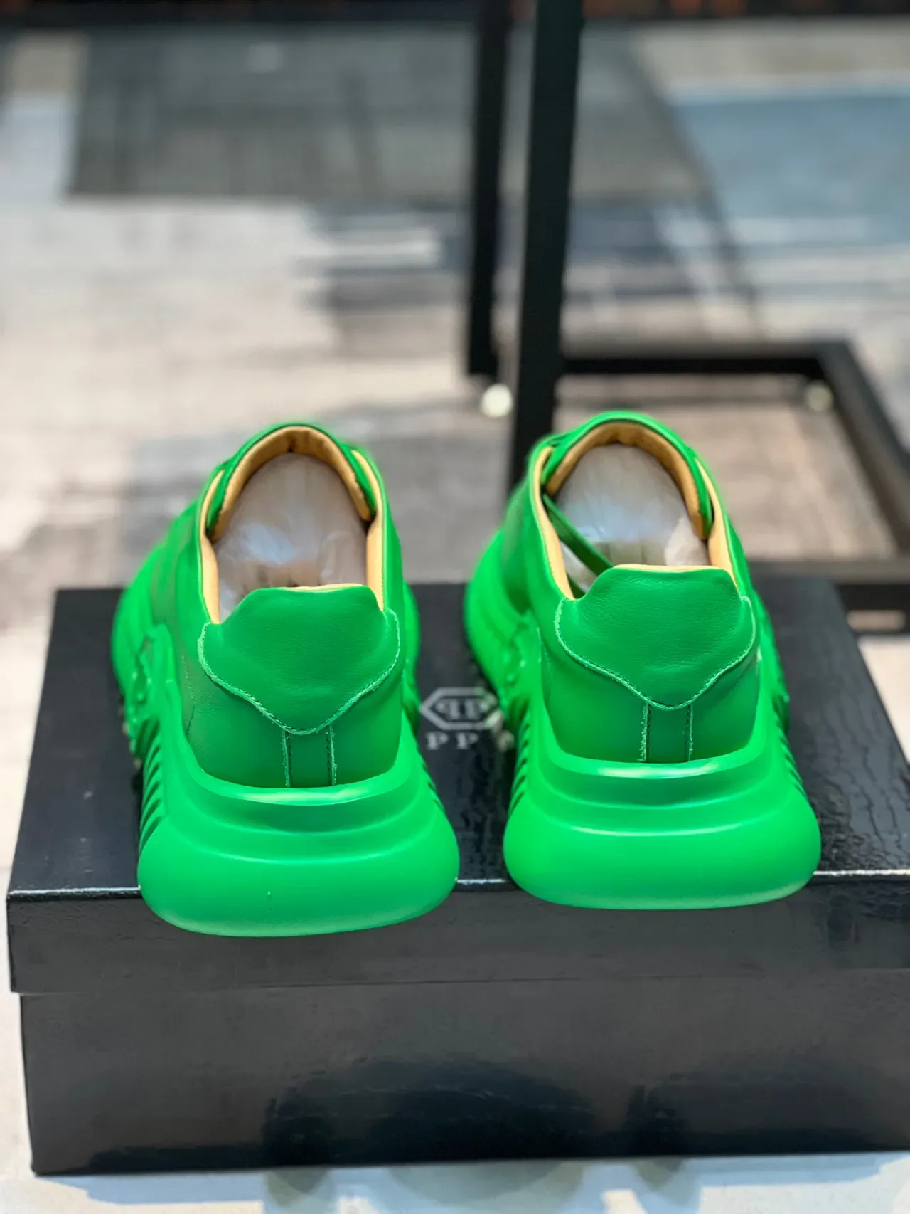 Vibrant Green Leather Low-Top Sneaker 2