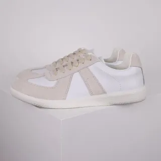 Tênis Lifestyle com Listras em V de Suede-Leather Branco e Bege