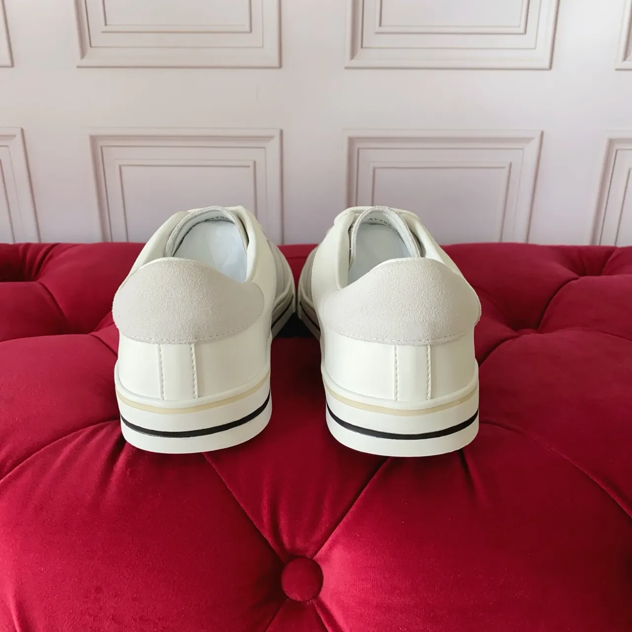 White Black Low-Top Retro-Inspired Sneakers 2