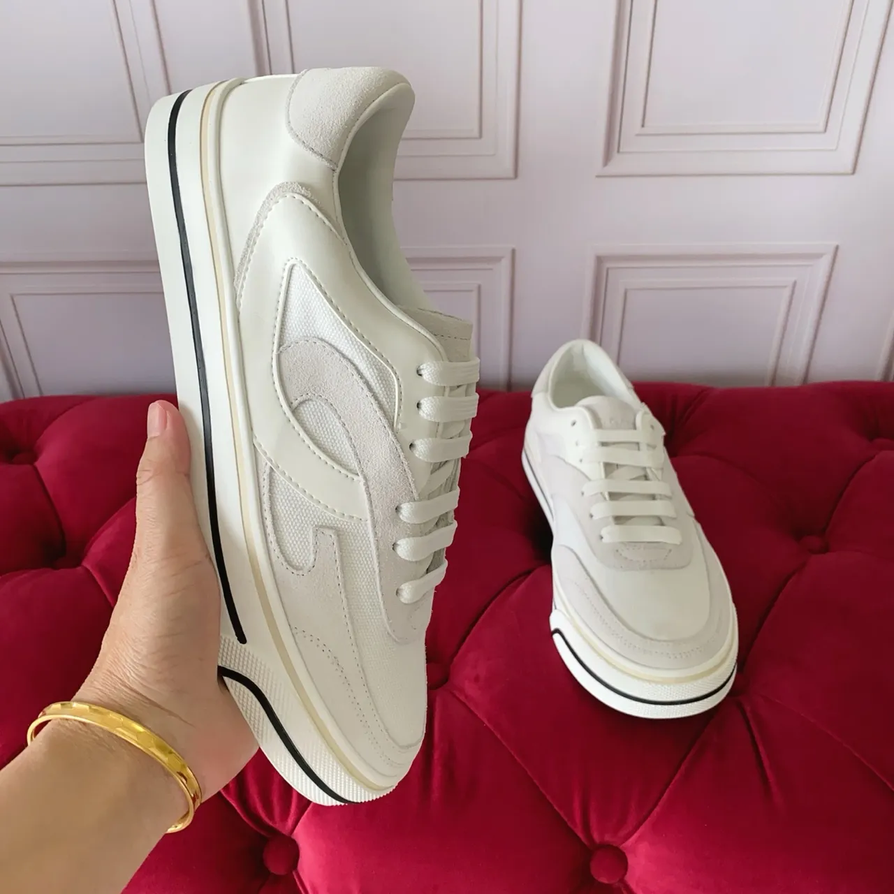 White Black Low-Top Retro-Inspired Sneakers 4