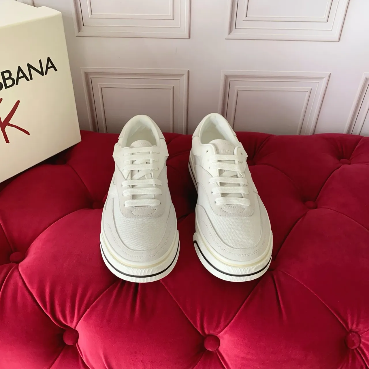 White Black Low-Top Retro-Inspired Sneakers 5