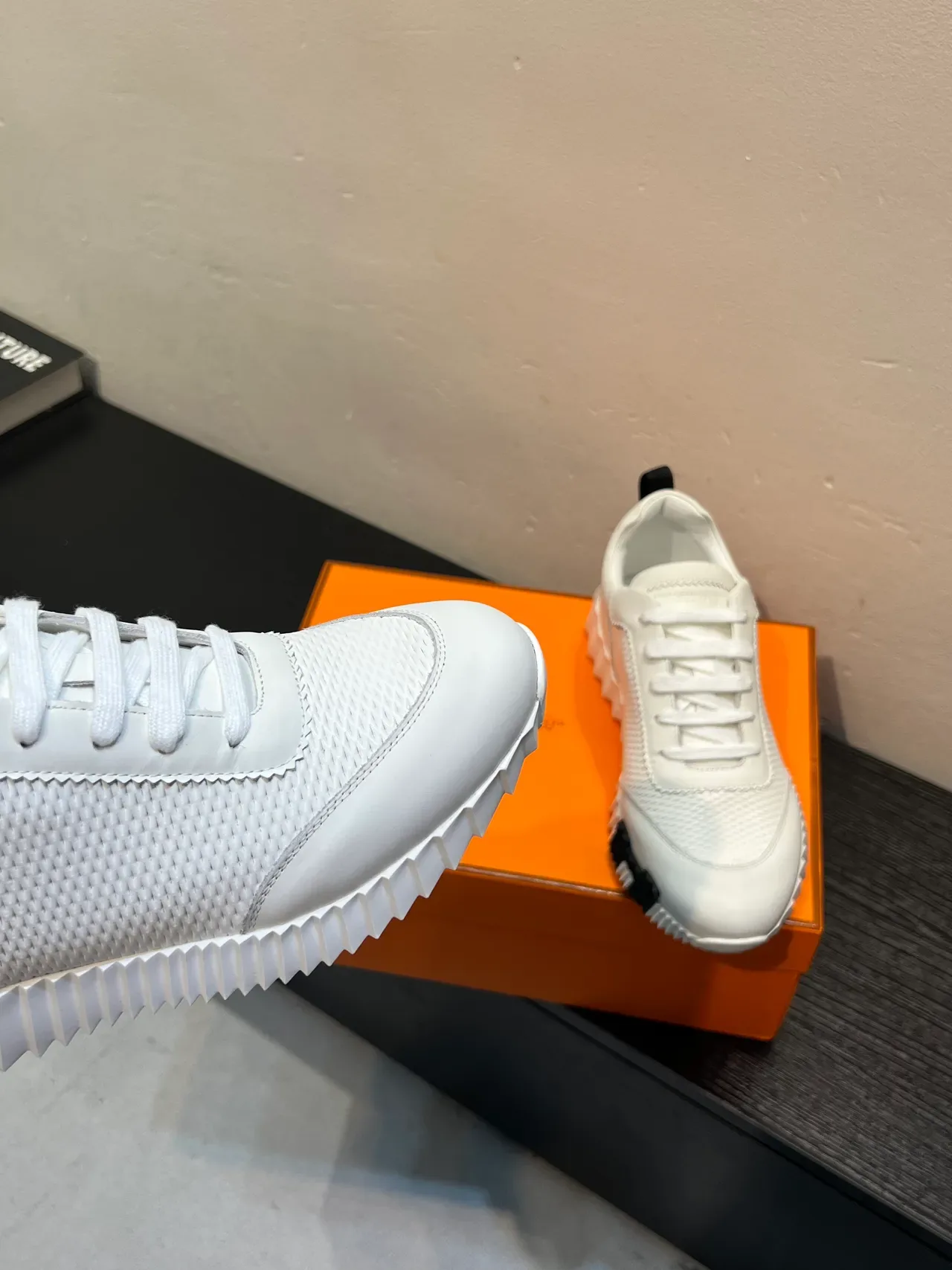 White Black Ridged Sculpted Sole Mesh And Smooth Panels Sneakers 8
