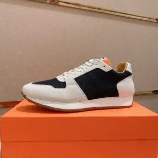 Tenis Runner Retro de material misto em branco, azul marinho e laranja