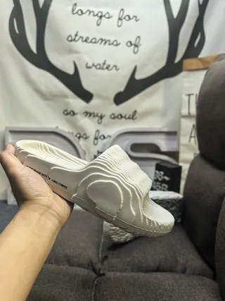 White Sculpted Wave-Patterned Sole Monolithic One-Piece Construction Slippers 5