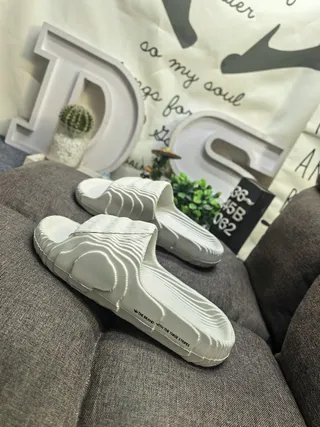 White Sculpted Wave-Patterned Sole Monolithic One-Piece Construction Slippers 7