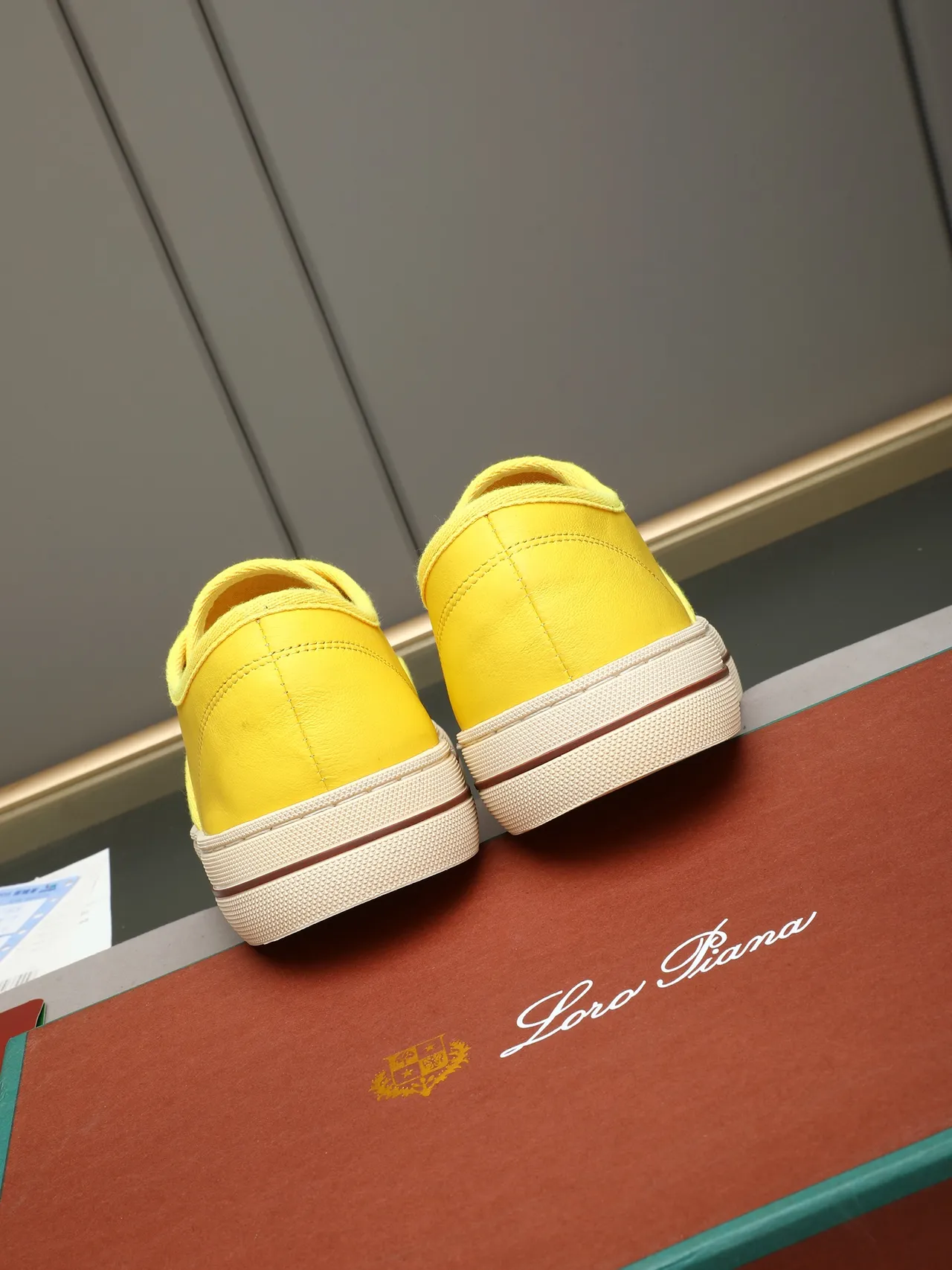 Baskets en toile jaune beige lacets bas 3