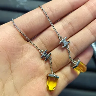 Collier à chaîne argentée, pendentif en résine gradient en forme de larme jaune