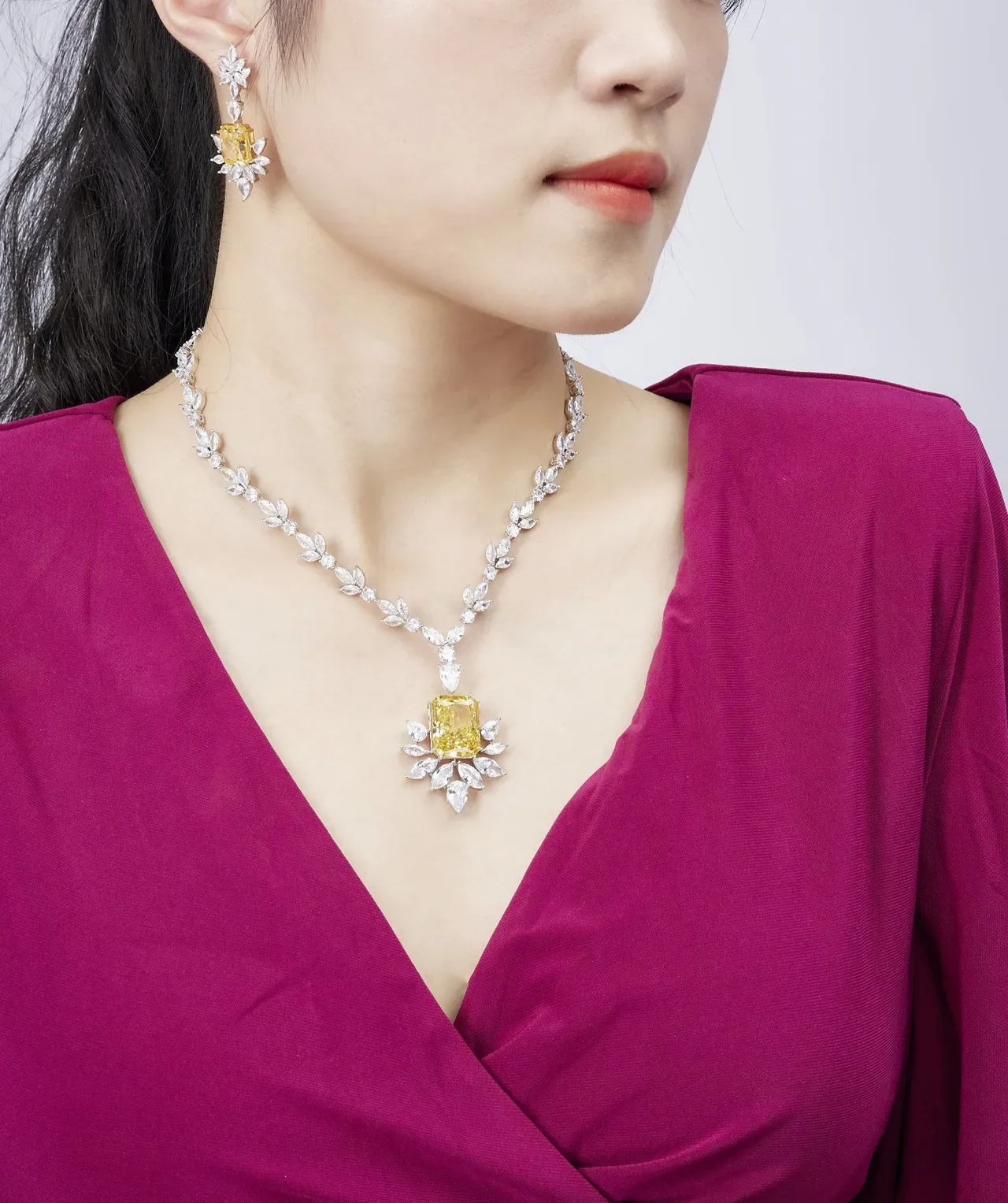 Yellow Silver Leaf-Motif Floral Design Radiant-Cut Center Stone Necklace 2