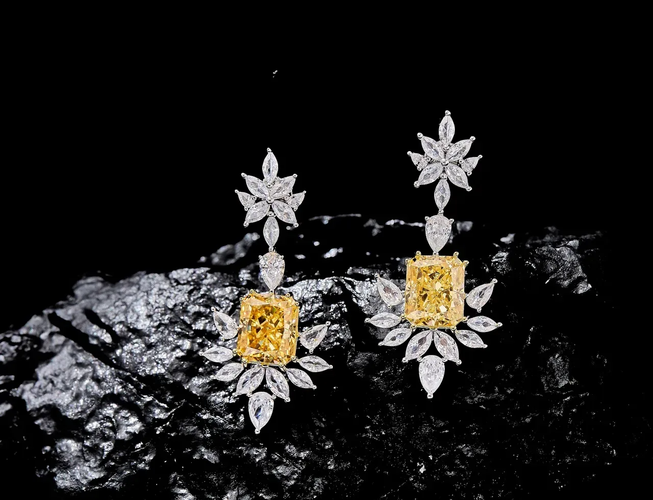 Yellow Silver Leaf-Motif Floral Design Radiant-Cut Center Stone Necklace 4