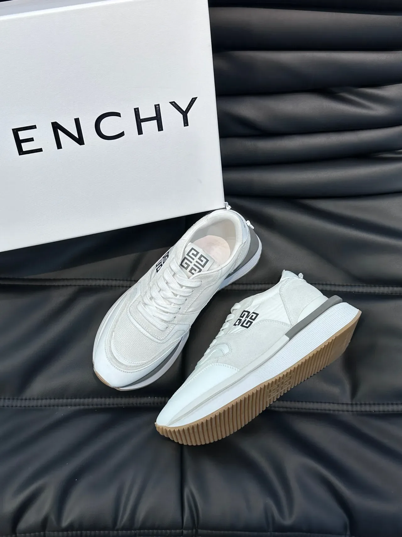 Givenchy City Sport সাদা মেশ ও সুড লাইফস্টাইল স্নিকার 3