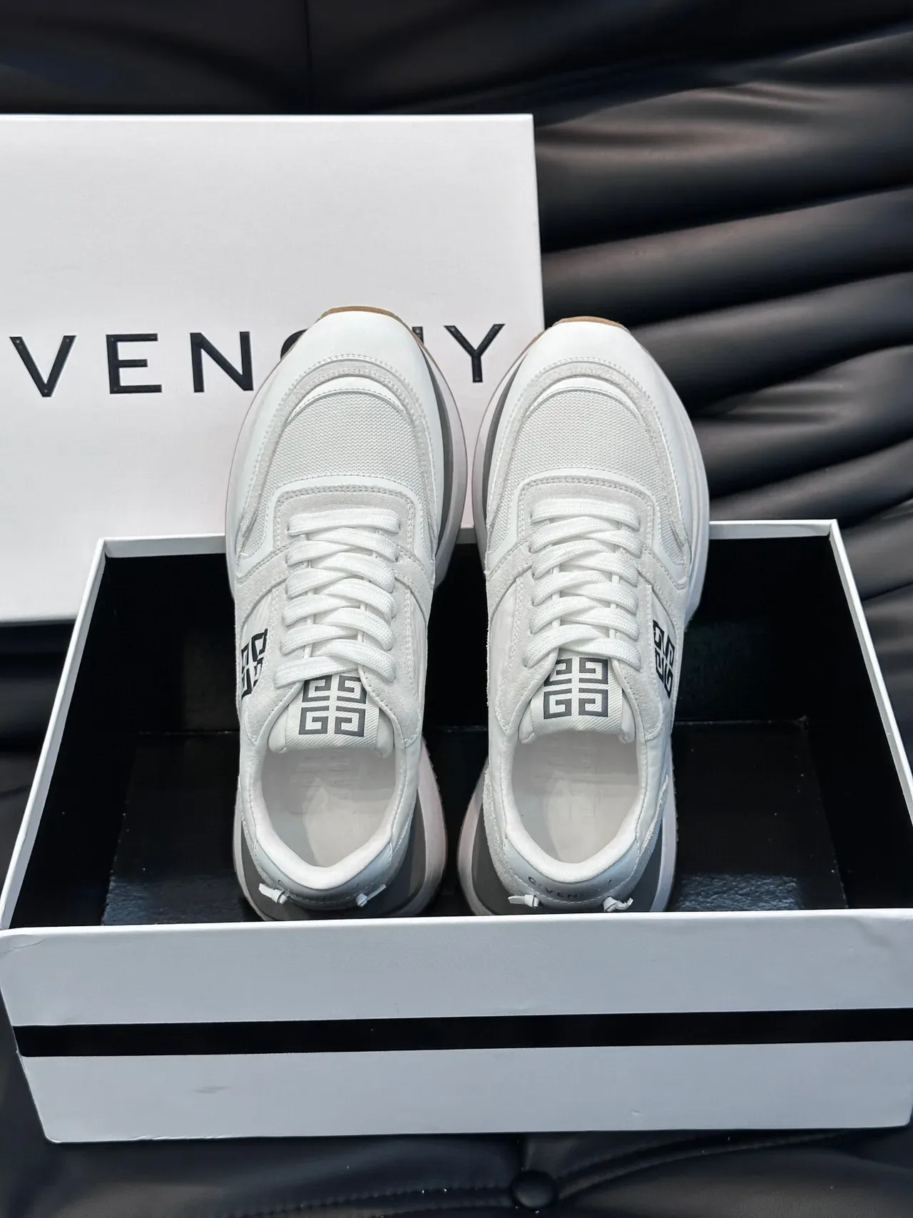 Givenchy City Sport সাদা মেশ ও সুড লাইফস্টাইল স্নিকার 4
