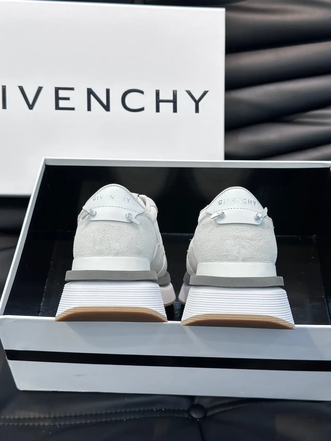 Givenchy City Sport সাদা মেশ ও সুড লাইফস্টাইল স্নিকার 5