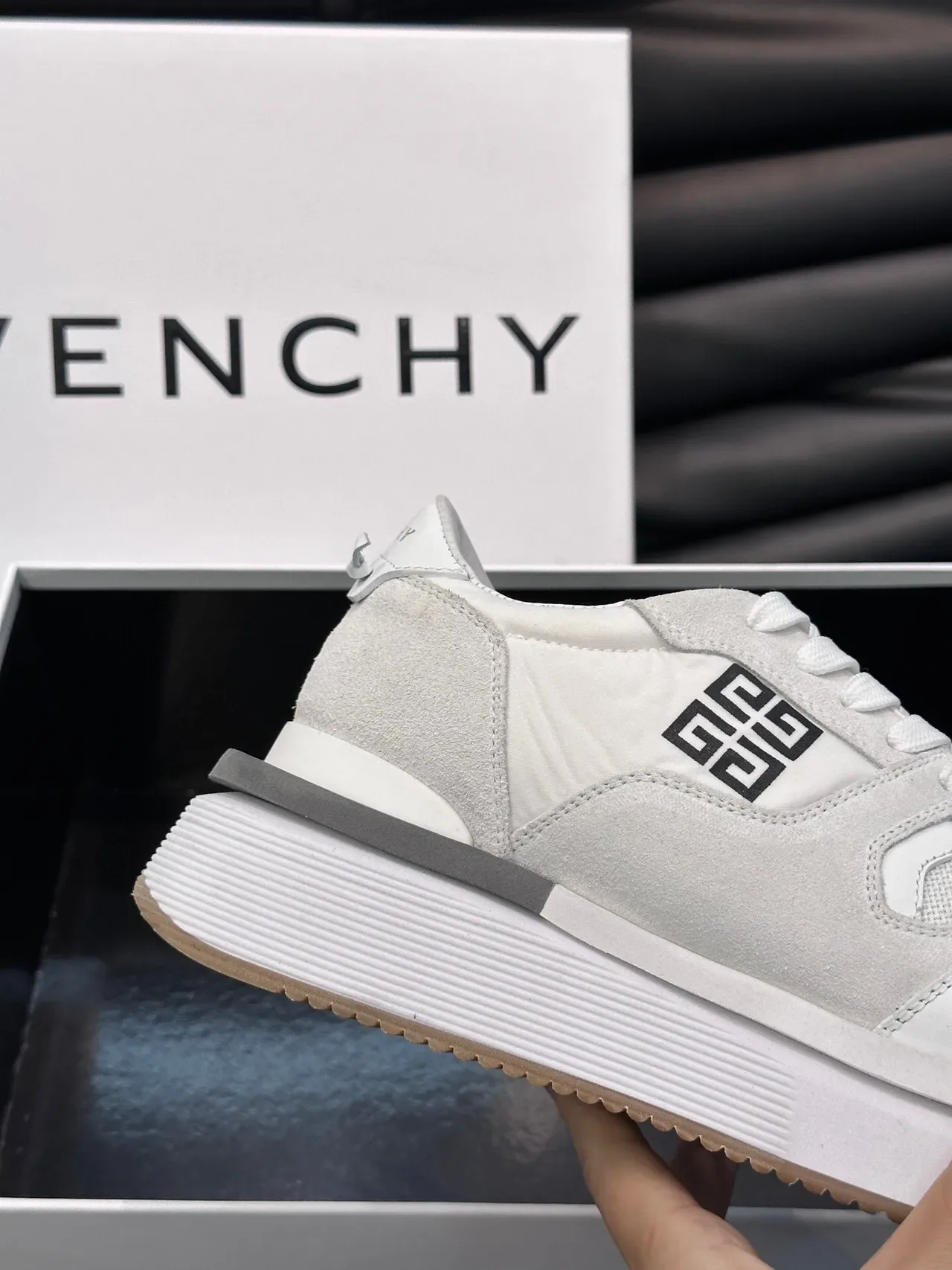 Givenchy City Sport সাদা মেশ ও সুড লাইফস্টাইল স্নিকার 7